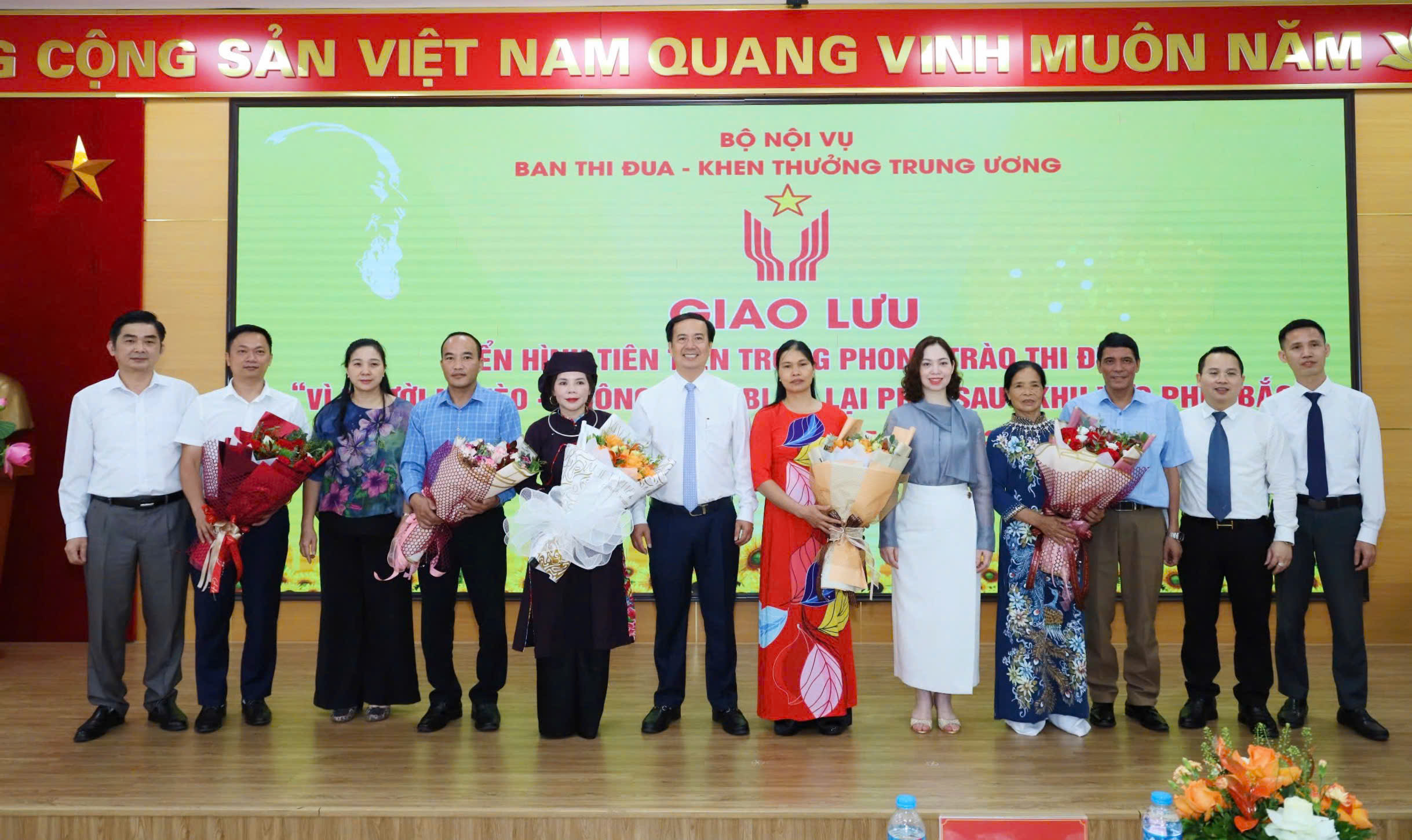 Giao Lưu Tôn Vinh Điển Hình Tiên Tiến Trong Phong Trào "Vì Người Nghèo" Khu Vực Phía Bắc